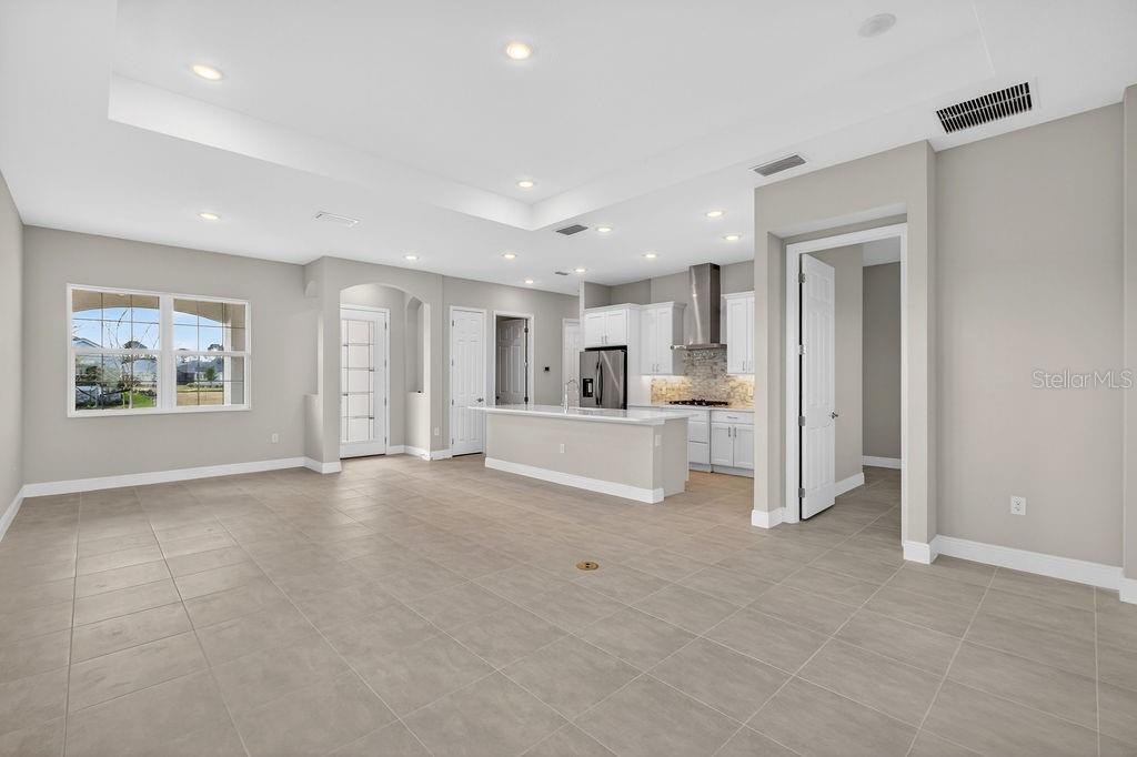 Image 9 of 50 For 8592 Hempstead Way