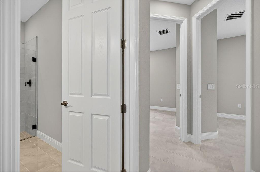 Image 22 of 55 For 2046 Wallingford Loop