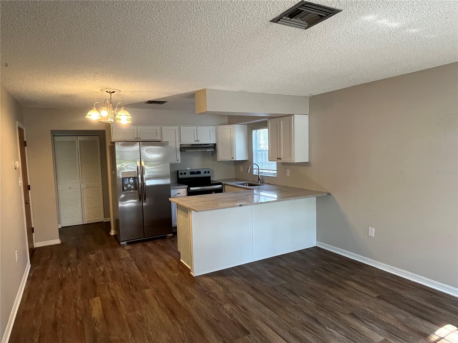 Image 3 of 12 For 414 Jennifer Lane