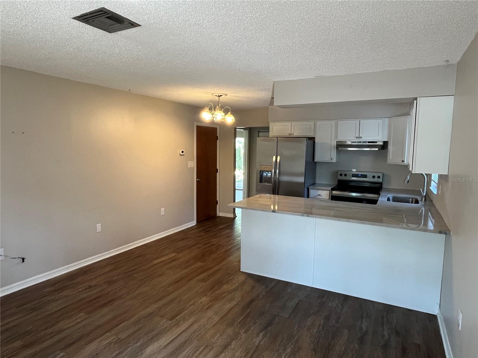 Image 4 of 12 For 414 Jennifer Lane