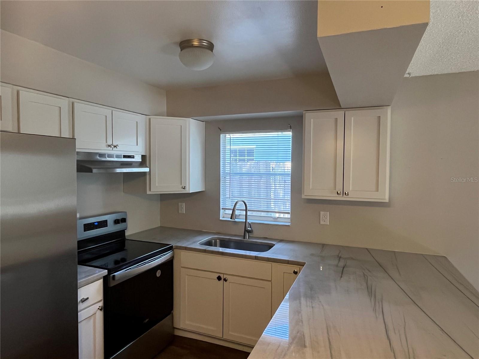 Image 7 of 12 For 414 Jennifer Lane