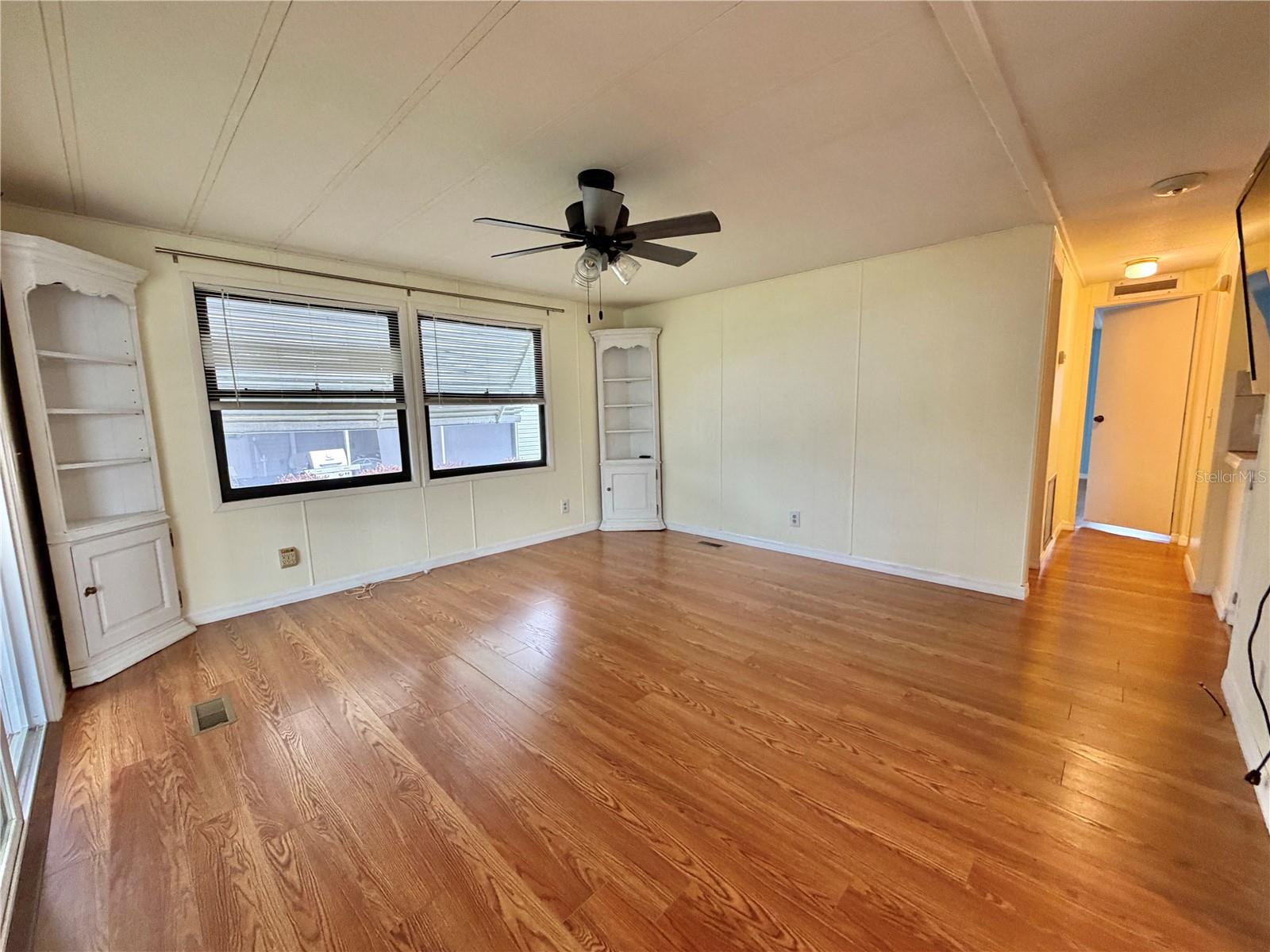 Image 2 of 52 For 121 Dogwood Trail