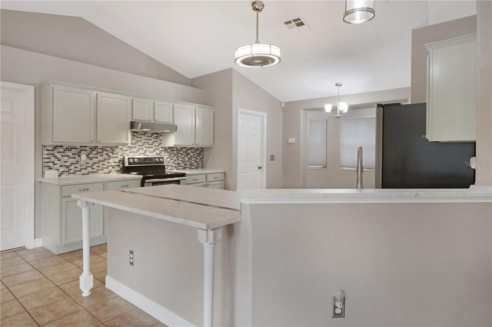 Image 12 of 43 For 640 Woodview Drive