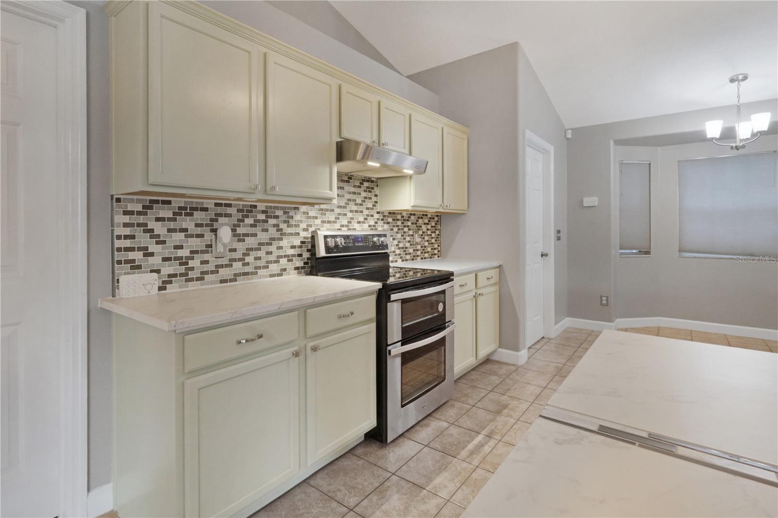 Image 13 of 43 For 640 Woodview Drive