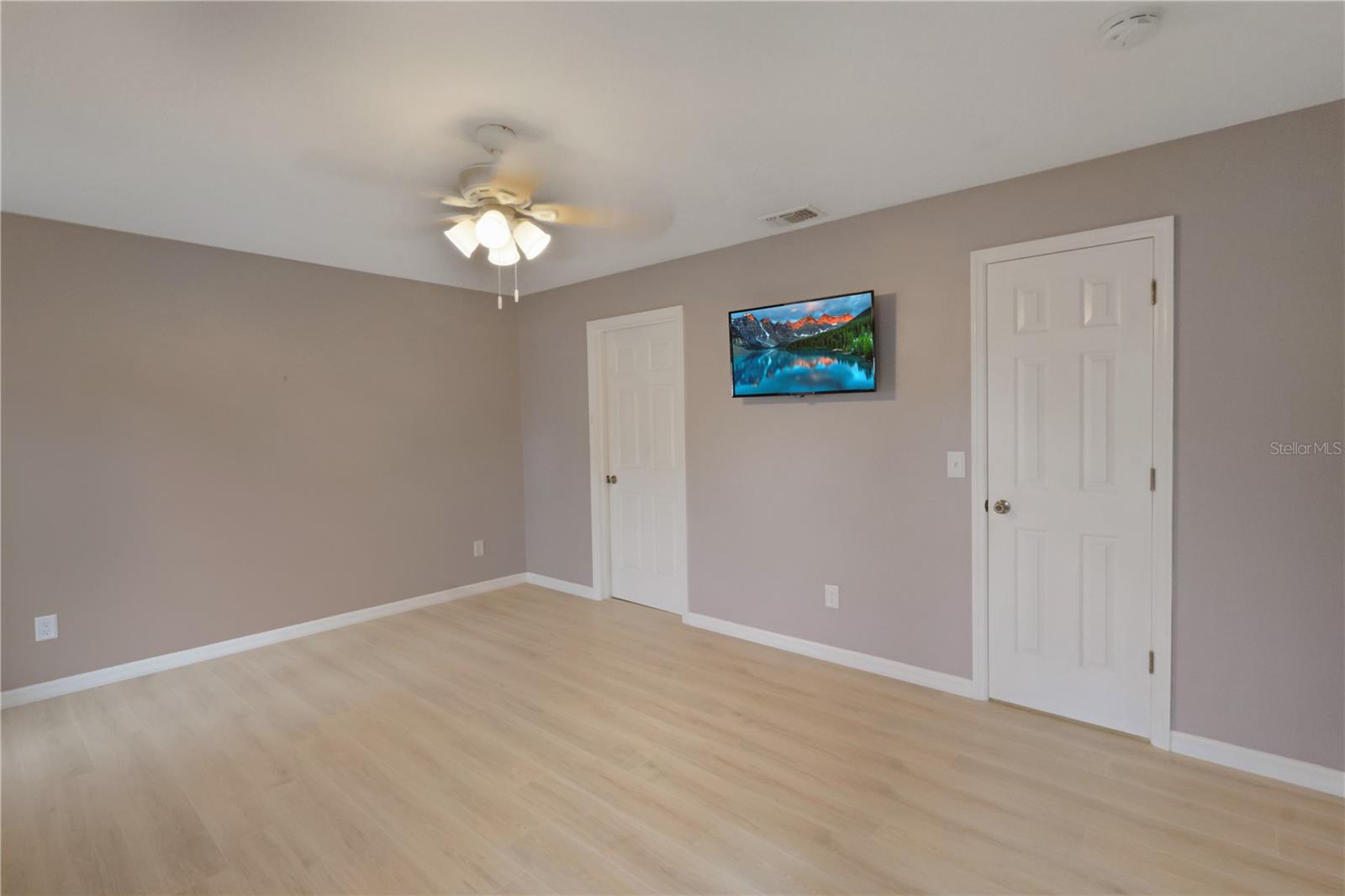 Image 24 of 43 For 640 Woodview Drive