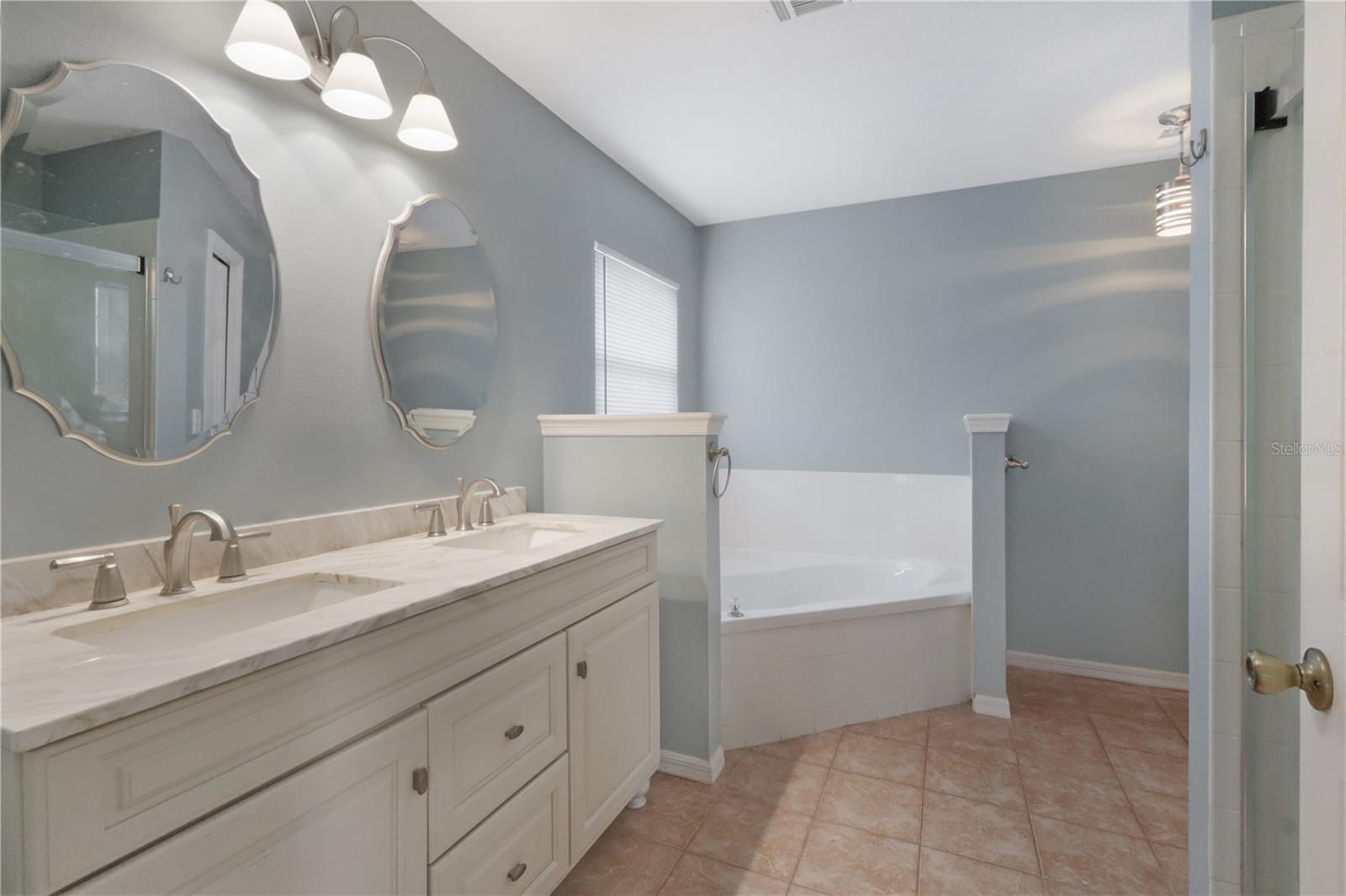 Image 25 of 43 For 640 Woodview Drive