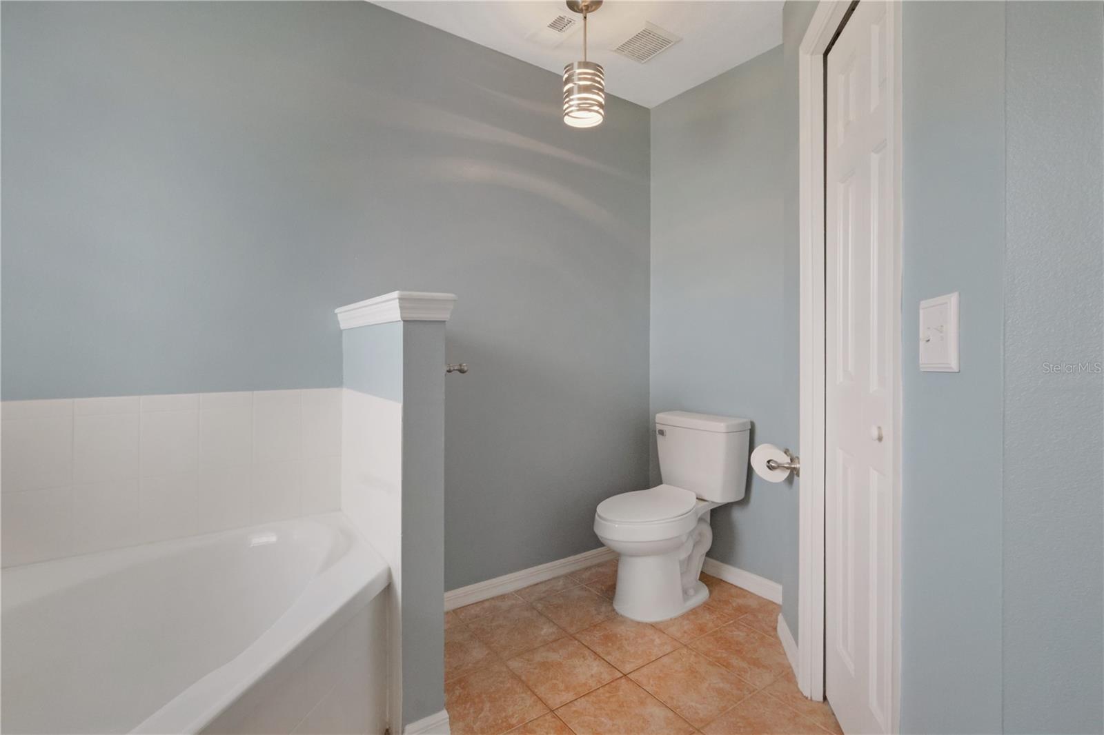 Image 27 of 43 For 640 Woodview Drive