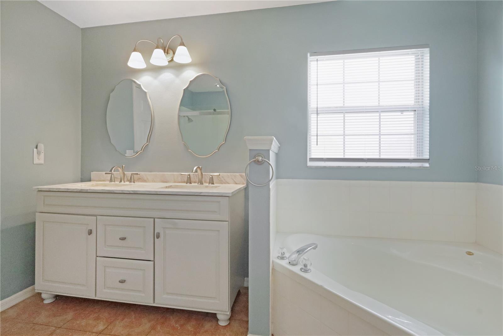 Image 28 of 43 For 640 Woodview Drive