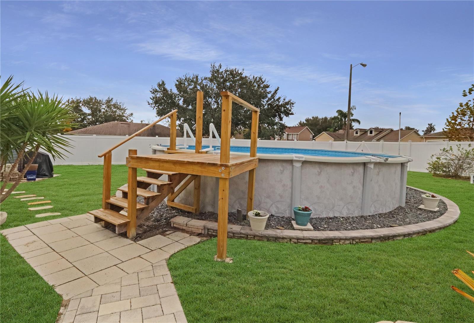 Image 36 of 43 For 640 Woodview Drive