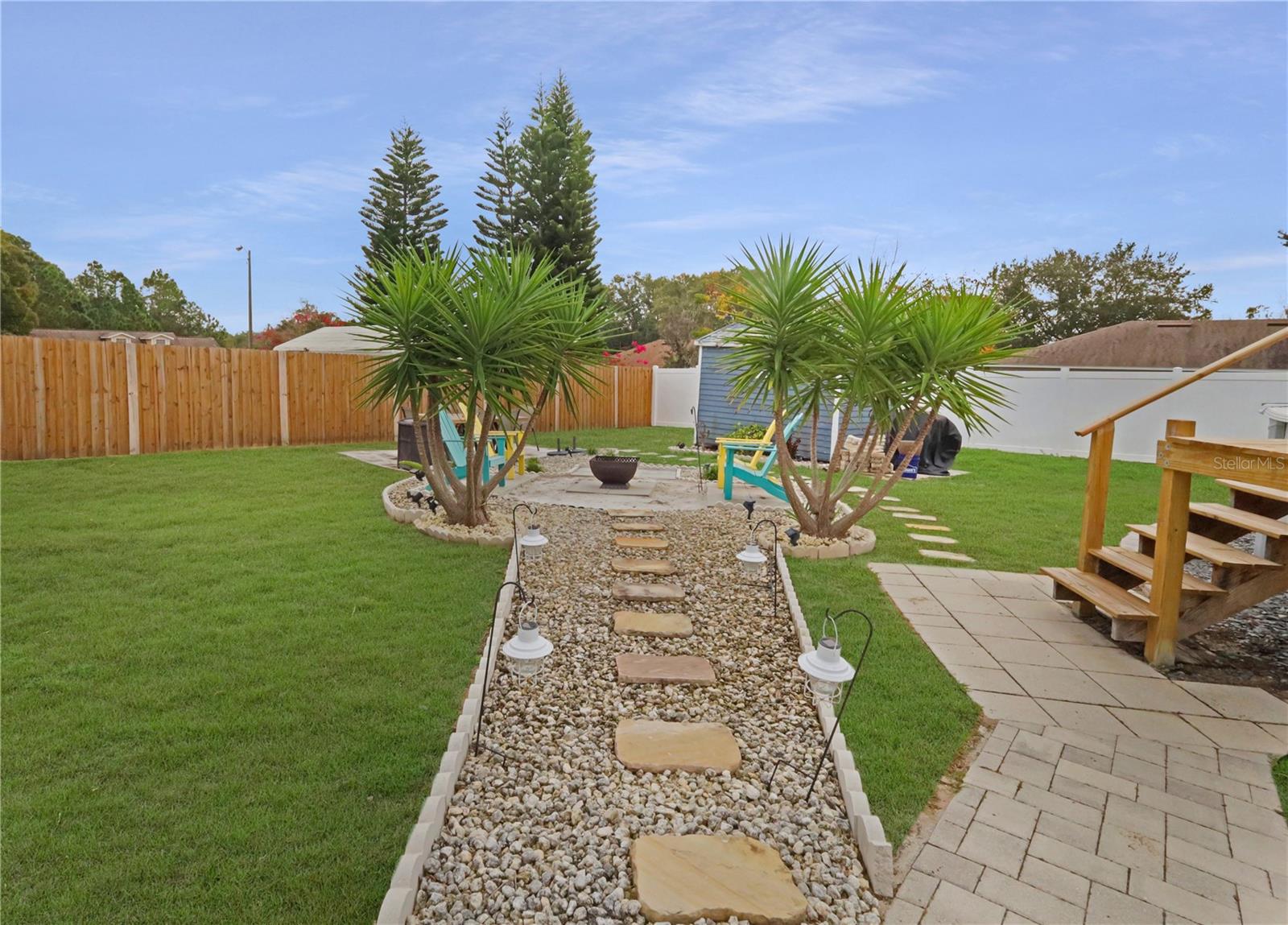 Image 37 of 43 For 640 Woodview Drive