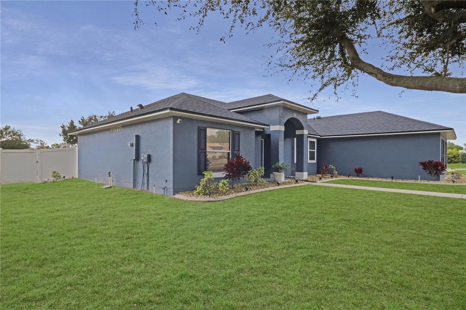 Image 5 of 43 For 640 Woodview Drive