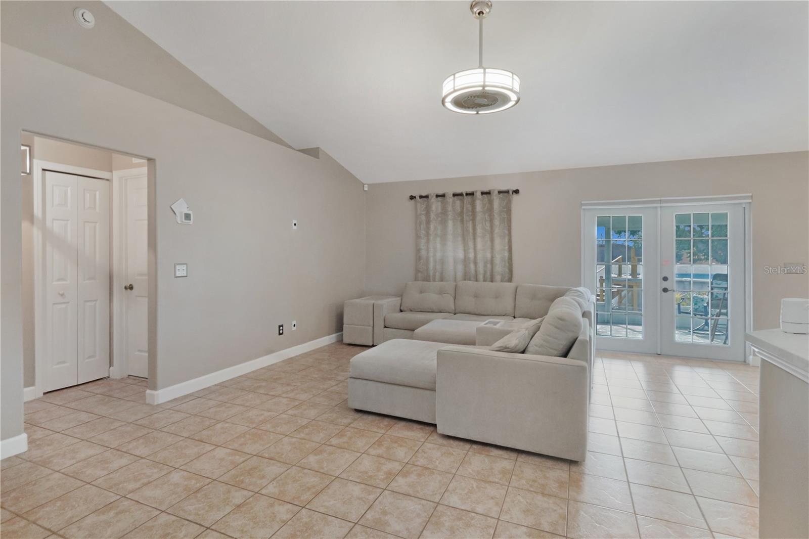 Image 7 of 43 For 640 Woodview Drive