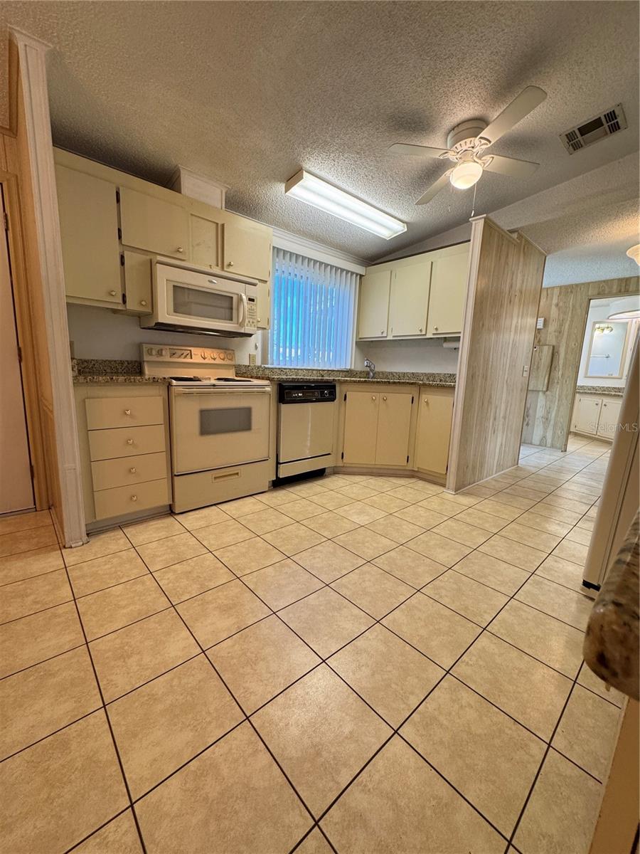 Image 16 of 100 For 25100 Pine Hill