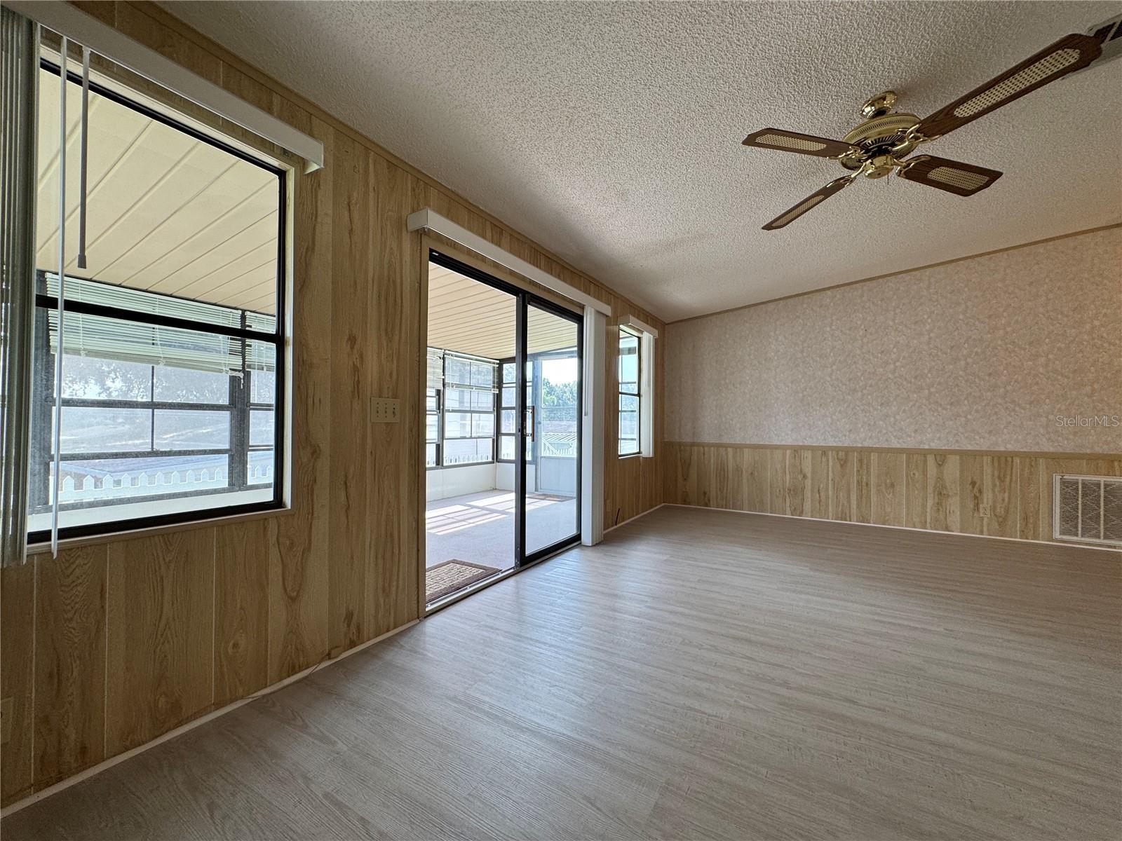 Image 17 of 100 For 25100 Pine Hill