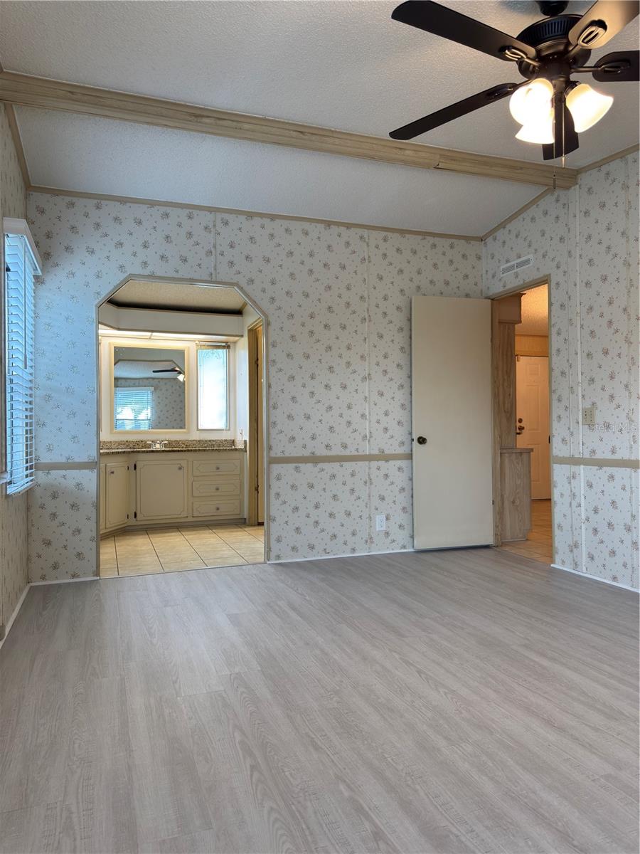 Image 30 of 100 For 25100 Pine Hill