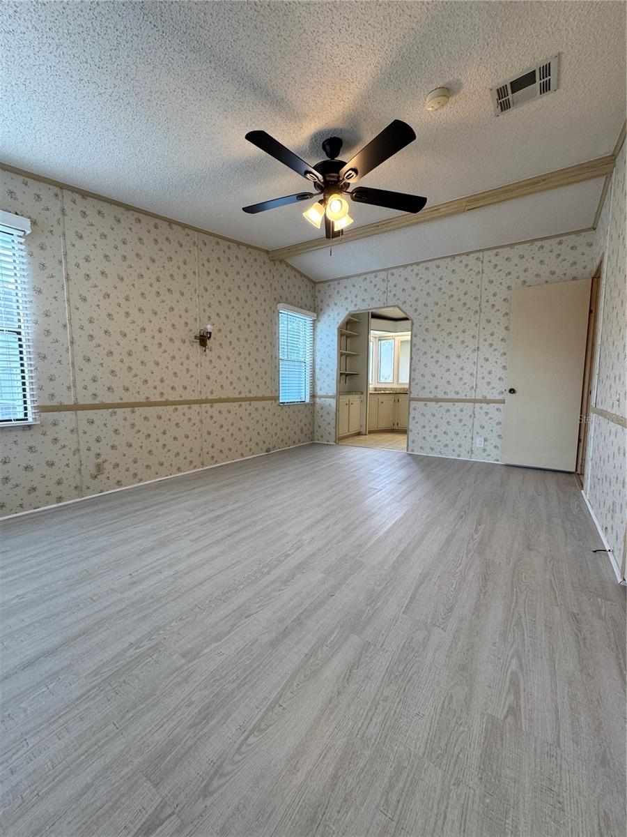 Image 32 of 100 For 25100 Pine Hill