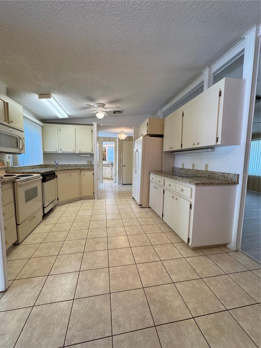 Image 37 of 100 For 25100 Pine Hill