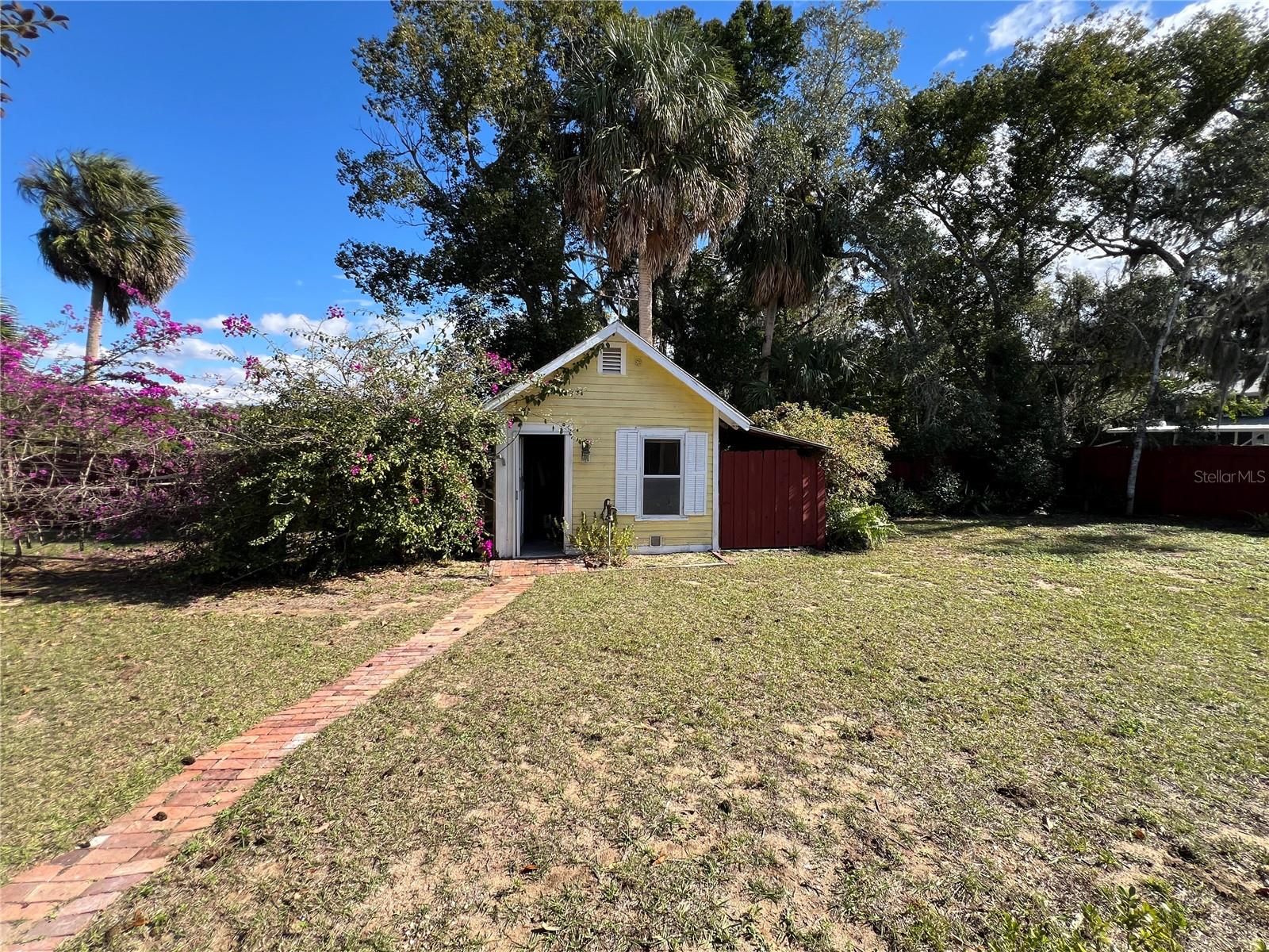 Image 12 of 13 For 211 Prescott Street