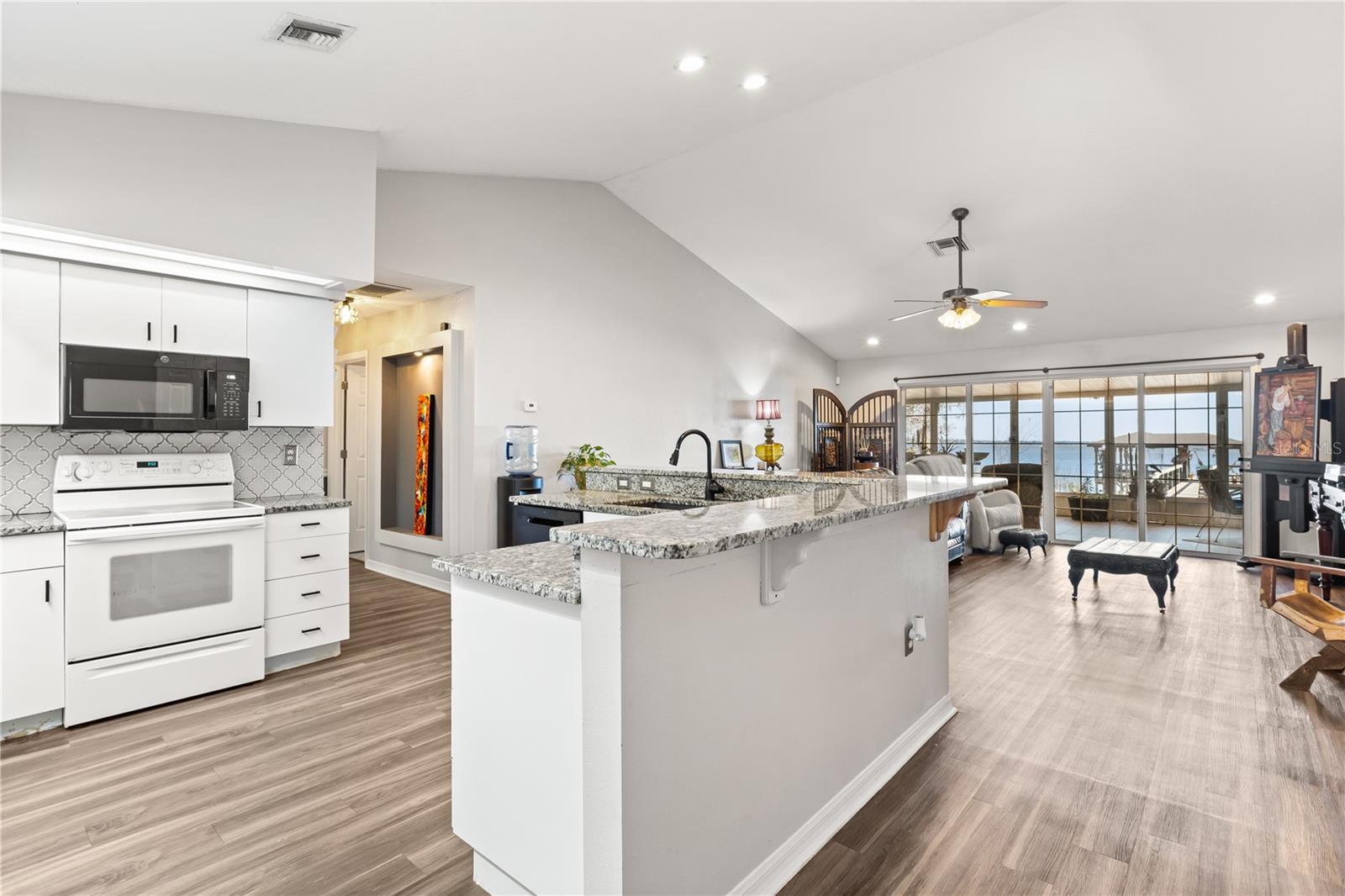 Image 7 of 38 For 38436 Langlois Place