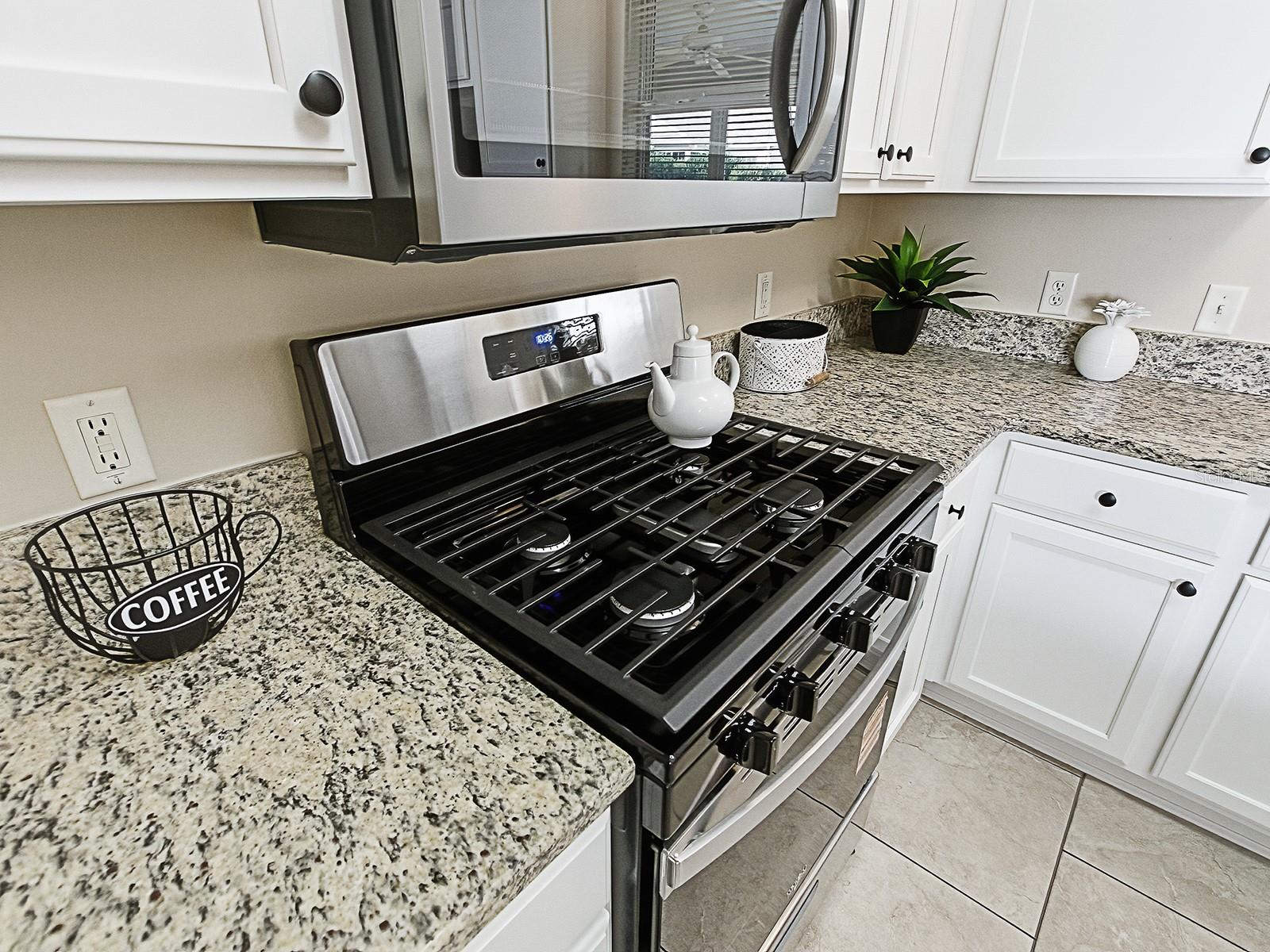 Image 12 of 33 For 9613 171st Argyll Street