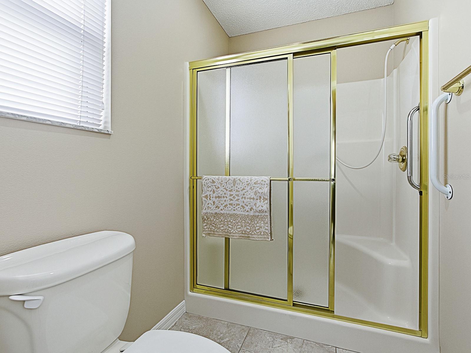 Image 21 of 33 For 9613 171st Argyll Street