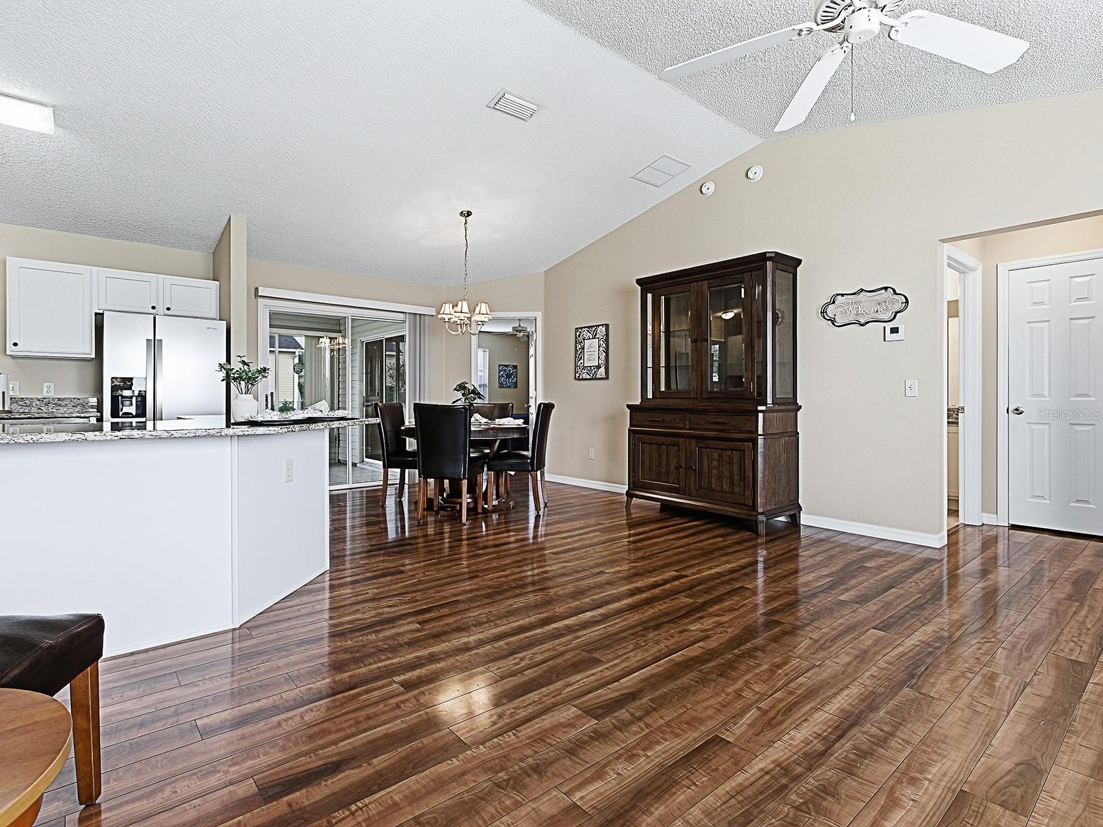 Image 5 of 33 For 9613 171st Argyll Street