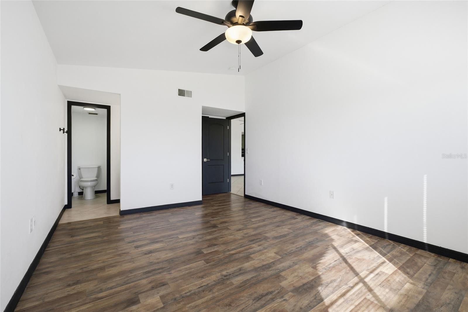 Image 14 of 35 For 1064 Lotus Parkway 944