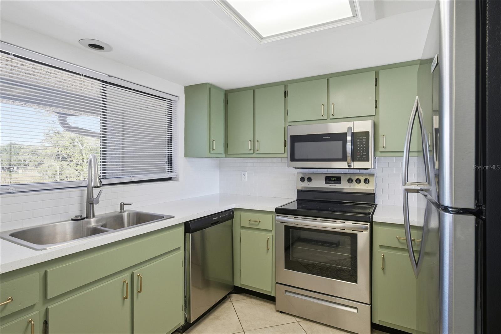 Image 9 of 35 For 1064 Lotus Parkway 944