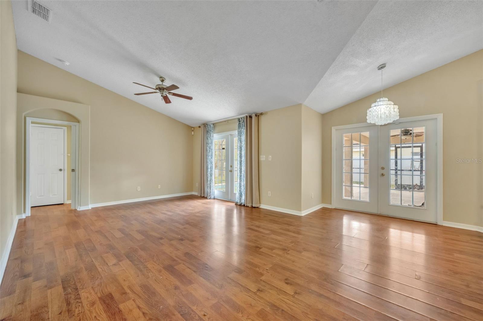 Image 14 of 40 For 16216 Magnolia Hill Street