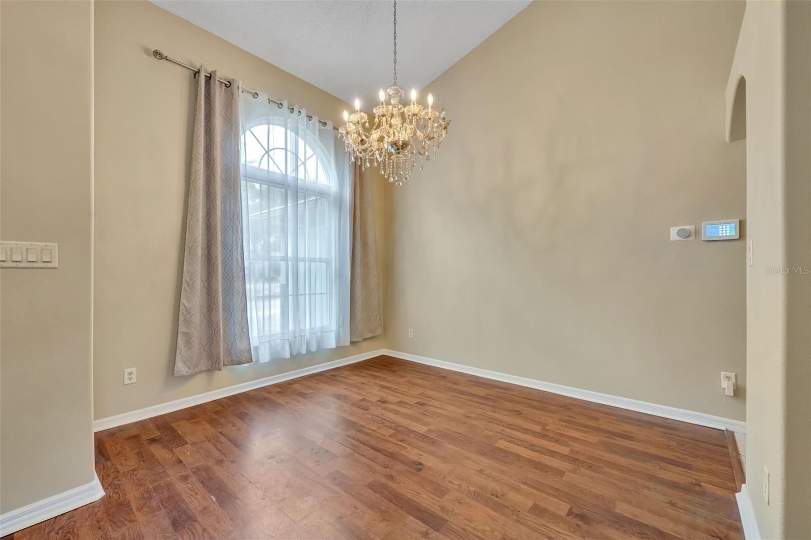 Image 9 of 40 For 16216 Magnolia Hill Street