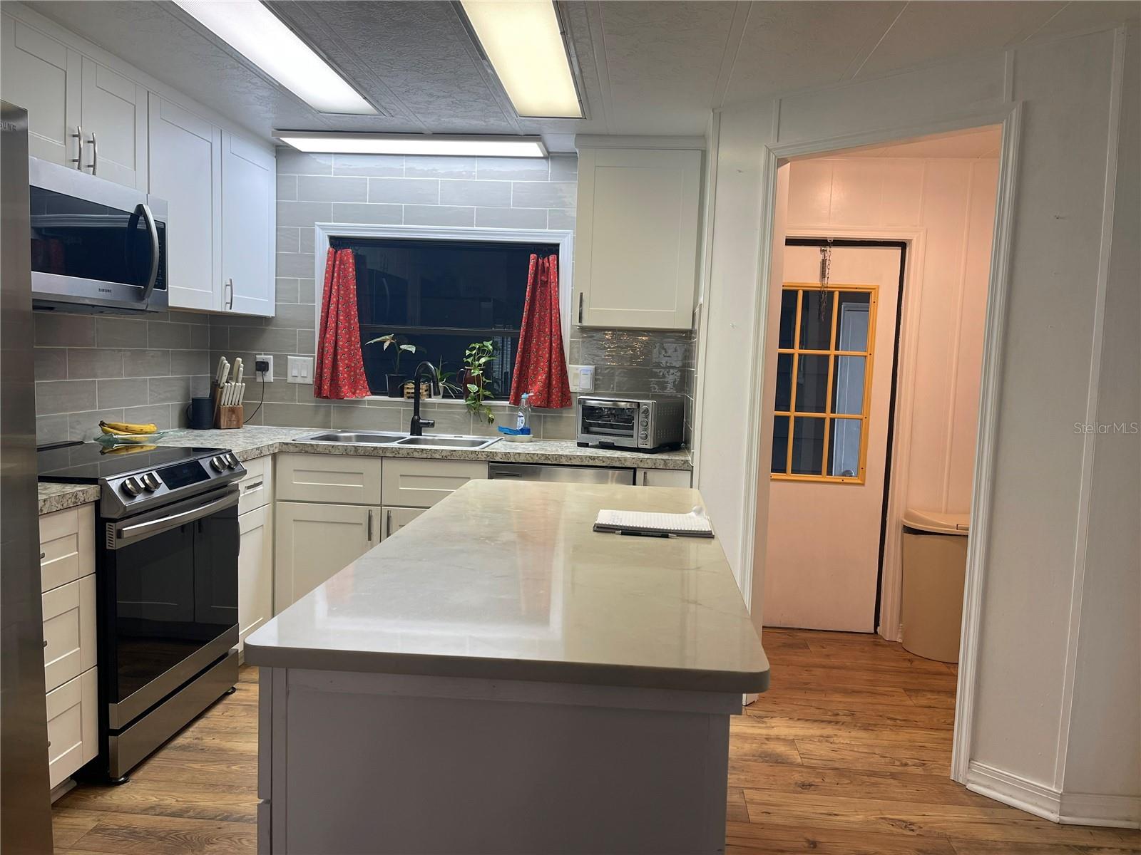 Image 13 of 32 For 116 Winterberry Ave.