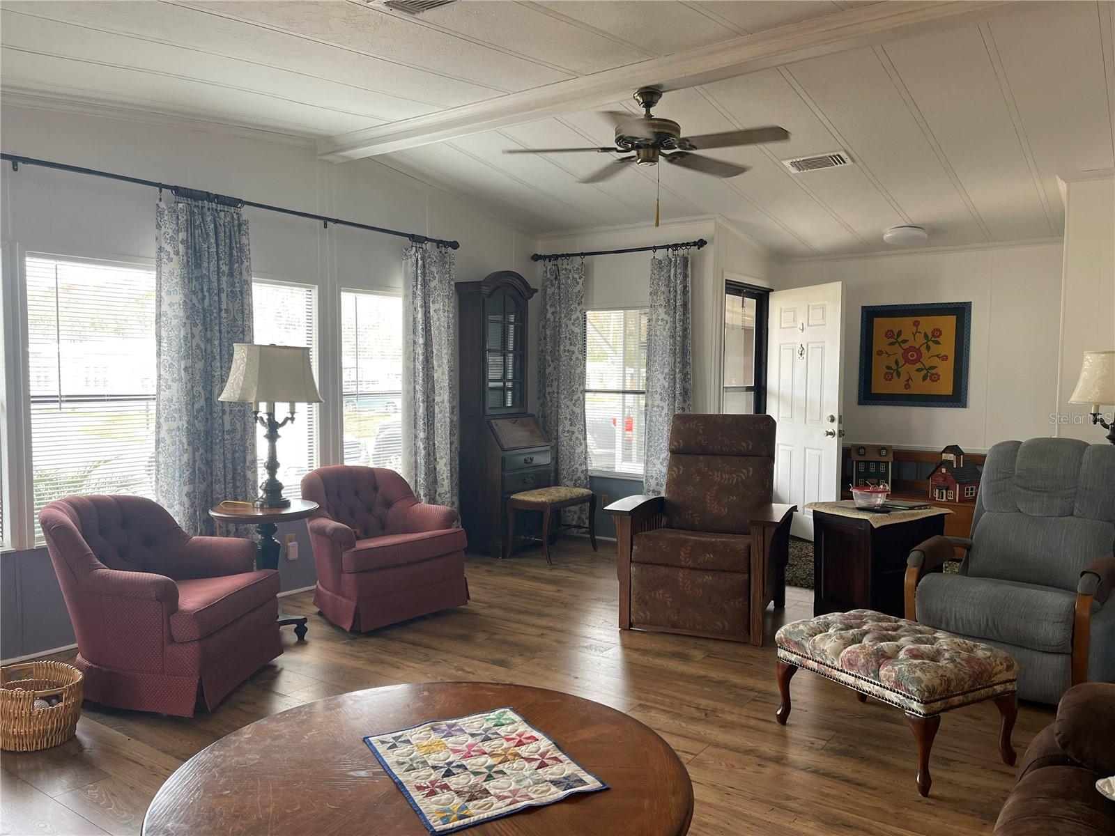 Image 7 of 32 For 116 Winterberry Ave.