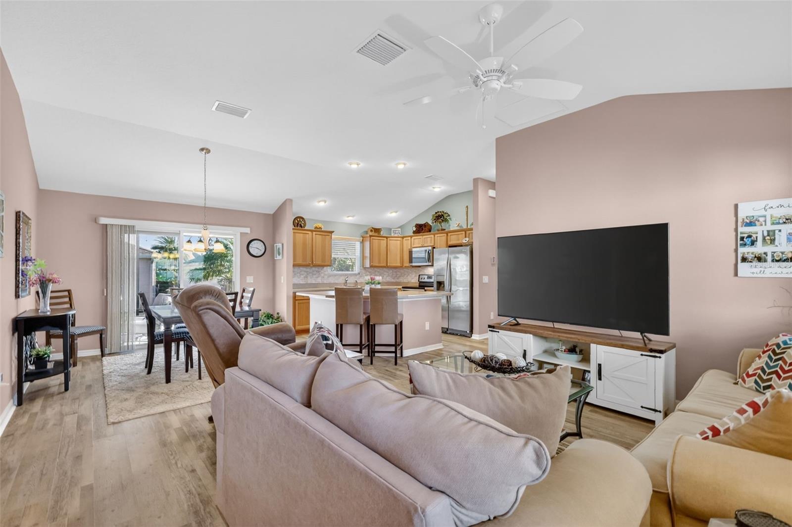 Image 14 of 32 For 858 Wiechens Way