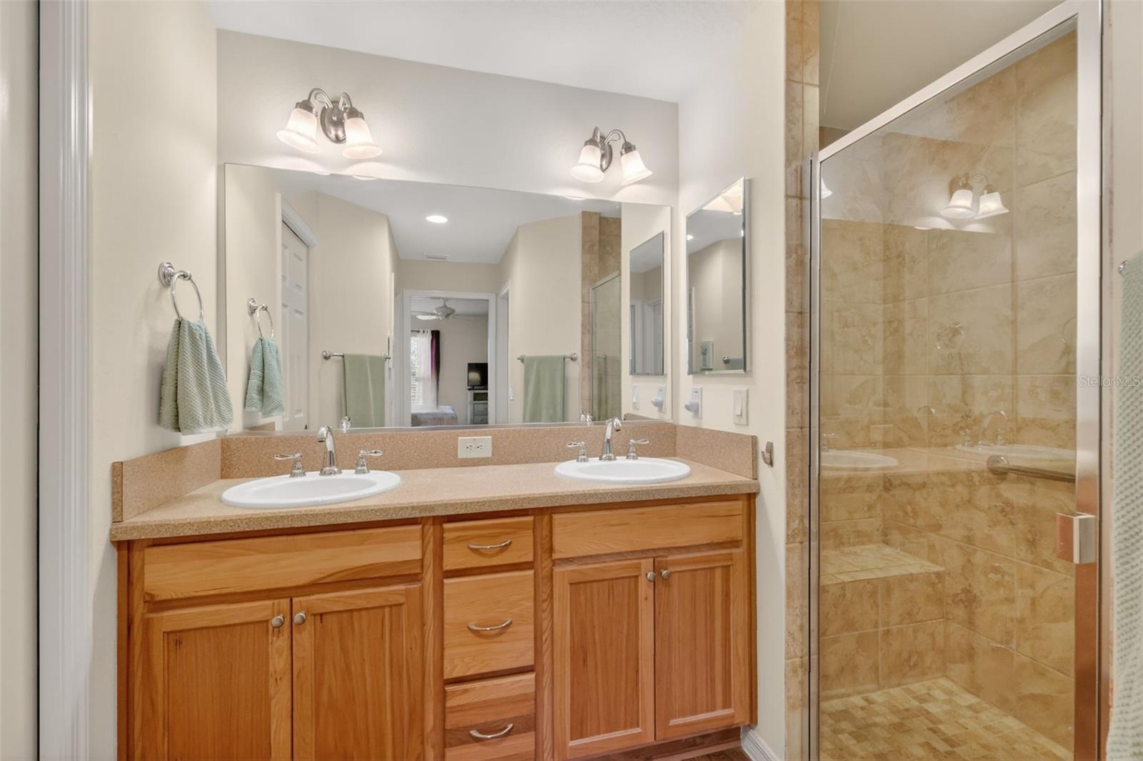 Image 17 of 32 For 858 Wiechens Way