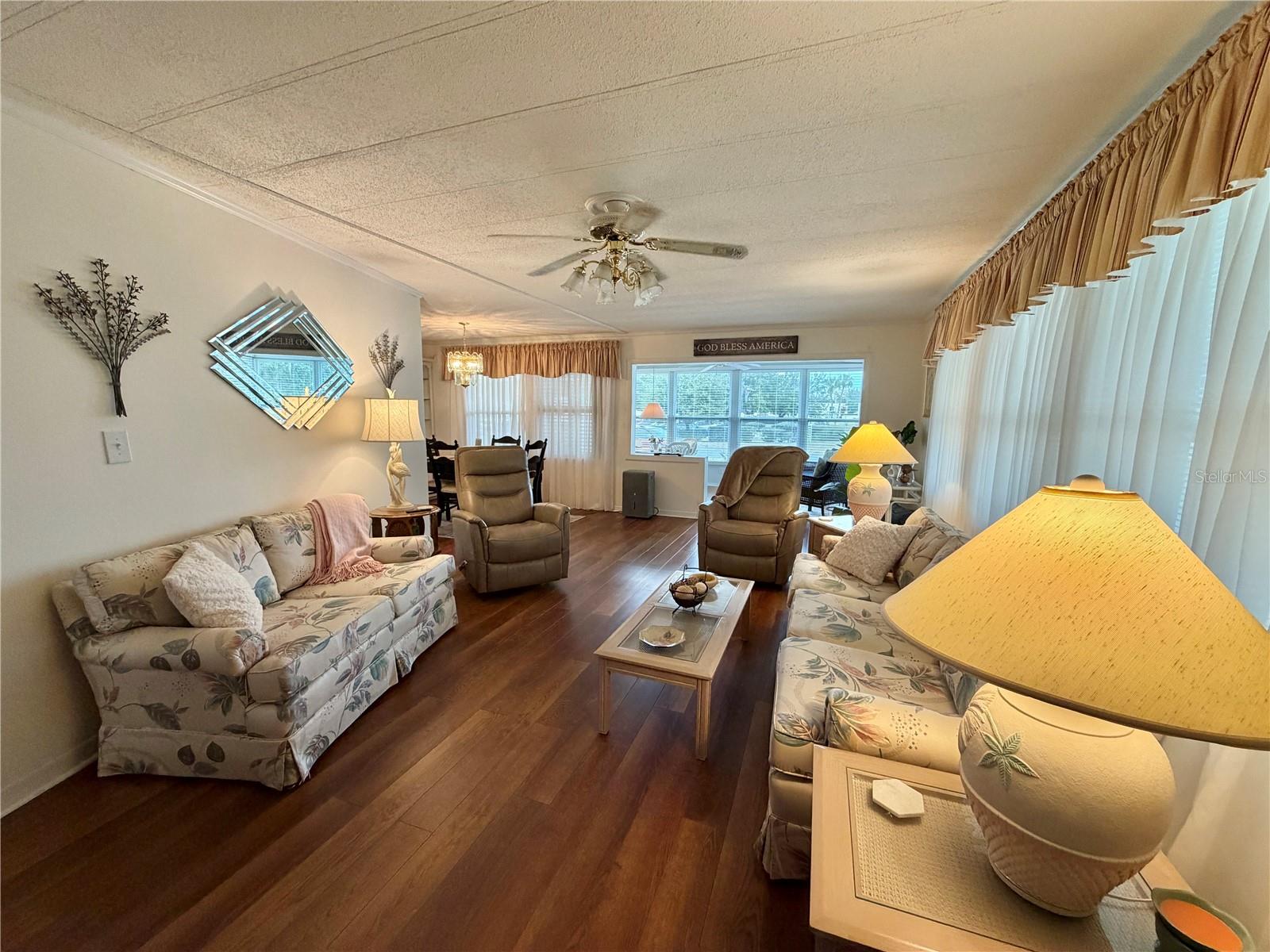 Image 12 of 74 For 209 Hawthorne Boulevard