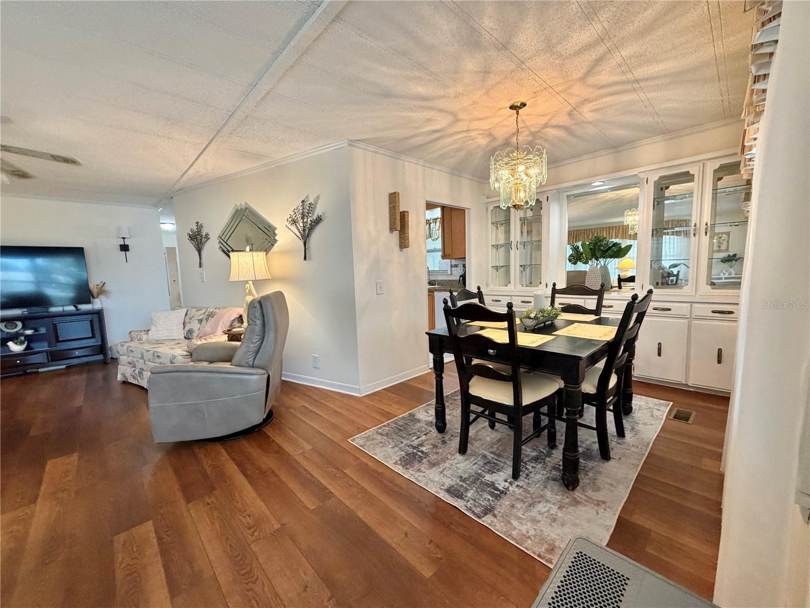 Image 13 of 74 For 209 Hawthorne Boulevard