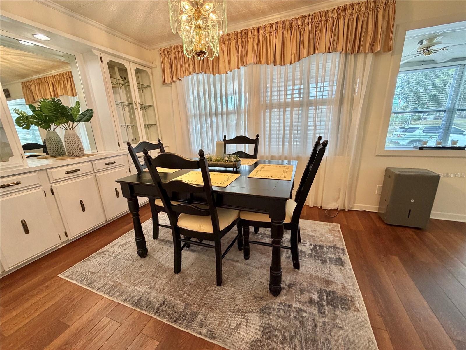 Image 15 of 74 For 209 Hawthorne Boulevard