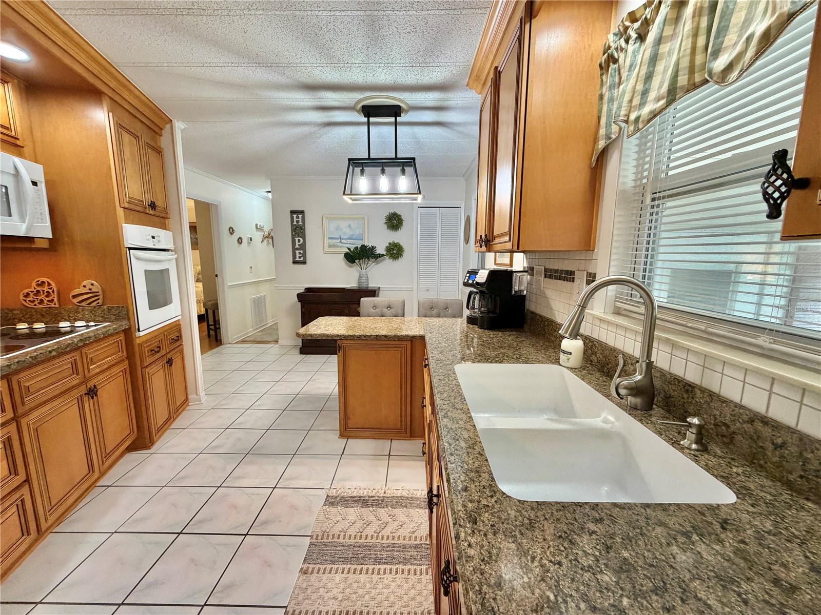 Image 17 of 74 For 209 Hawthorne Boulevard