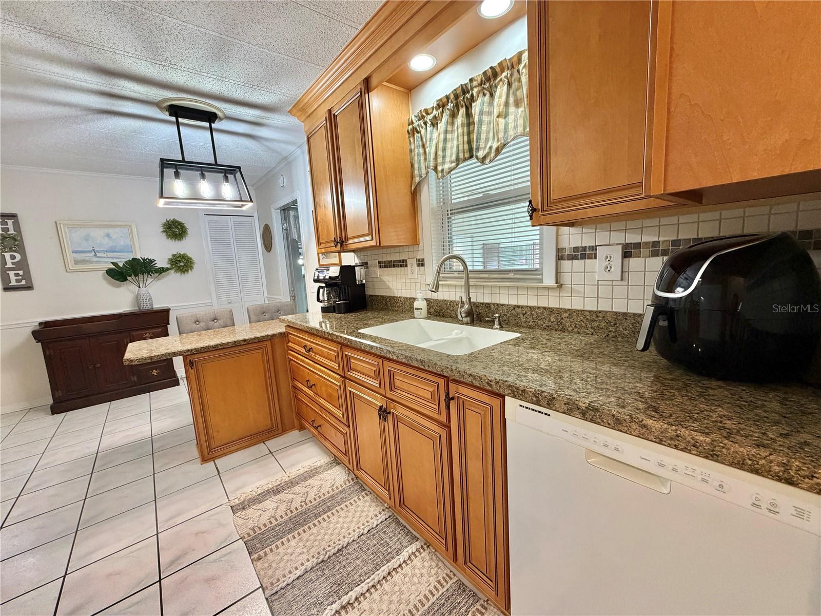 Image 18 of 74 For 209 Hawthorne Boulevard