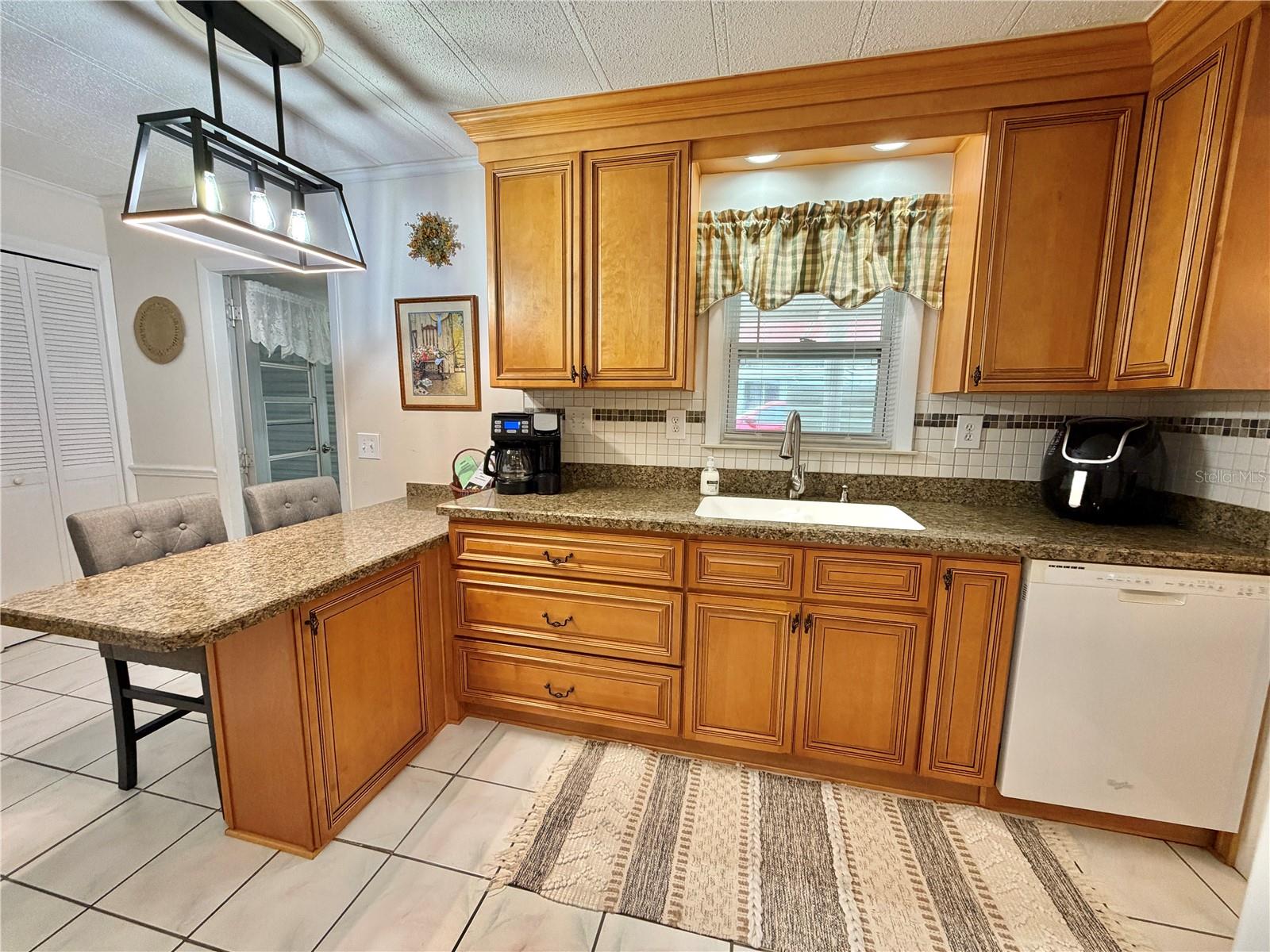 Image 21 of 74 For 209 Hawthorne Boulevard