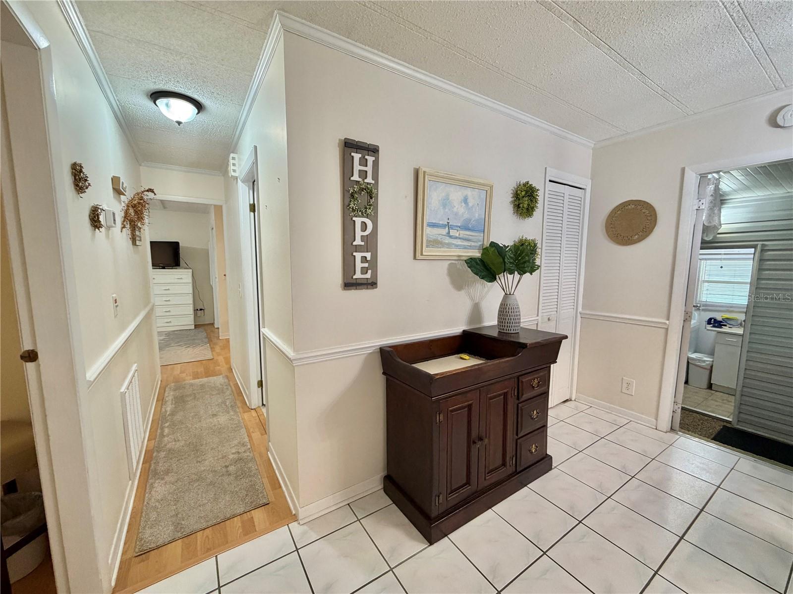 Image 25 of 74 For 209 Hawthorne Boulevard