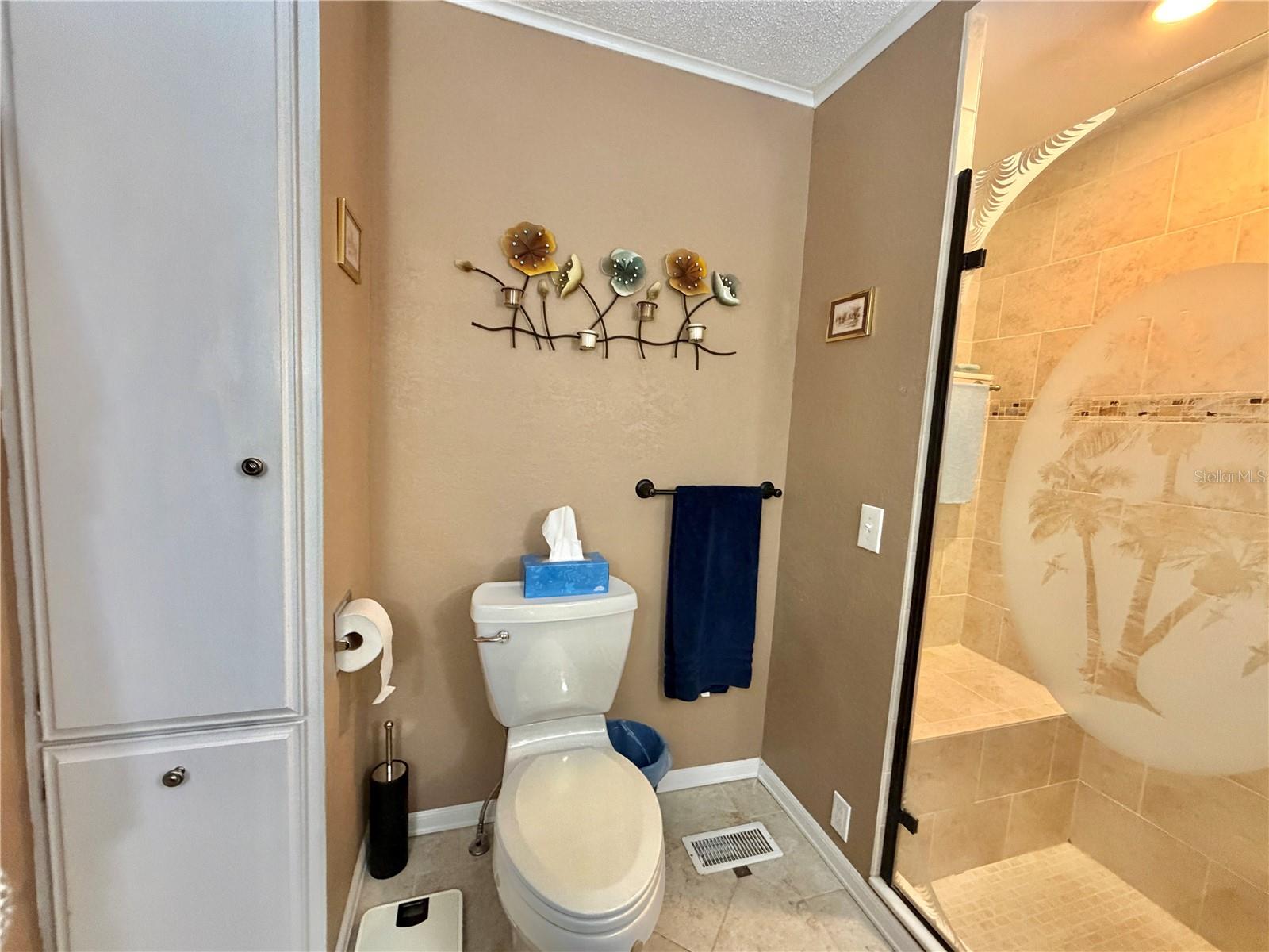 Image 33 of 74 For 209 Hawthorne Boulevard