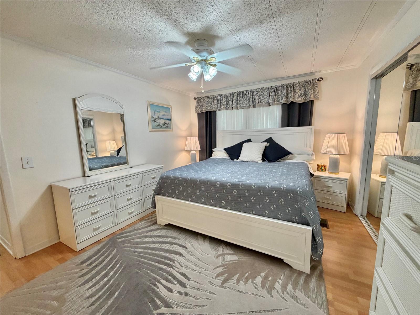 Image 35 of 74 For 209 Hawthorne Boulevard