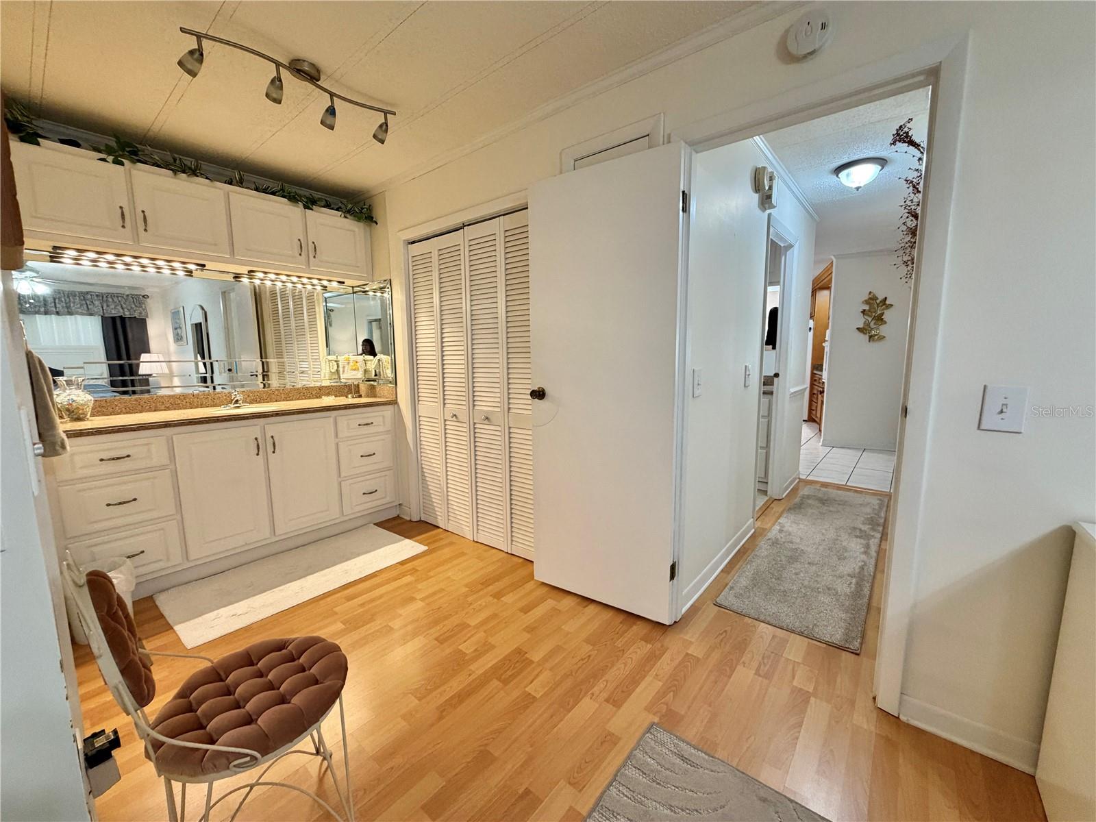 Image 38 of 74 For 209 Hawthorne Boulevard