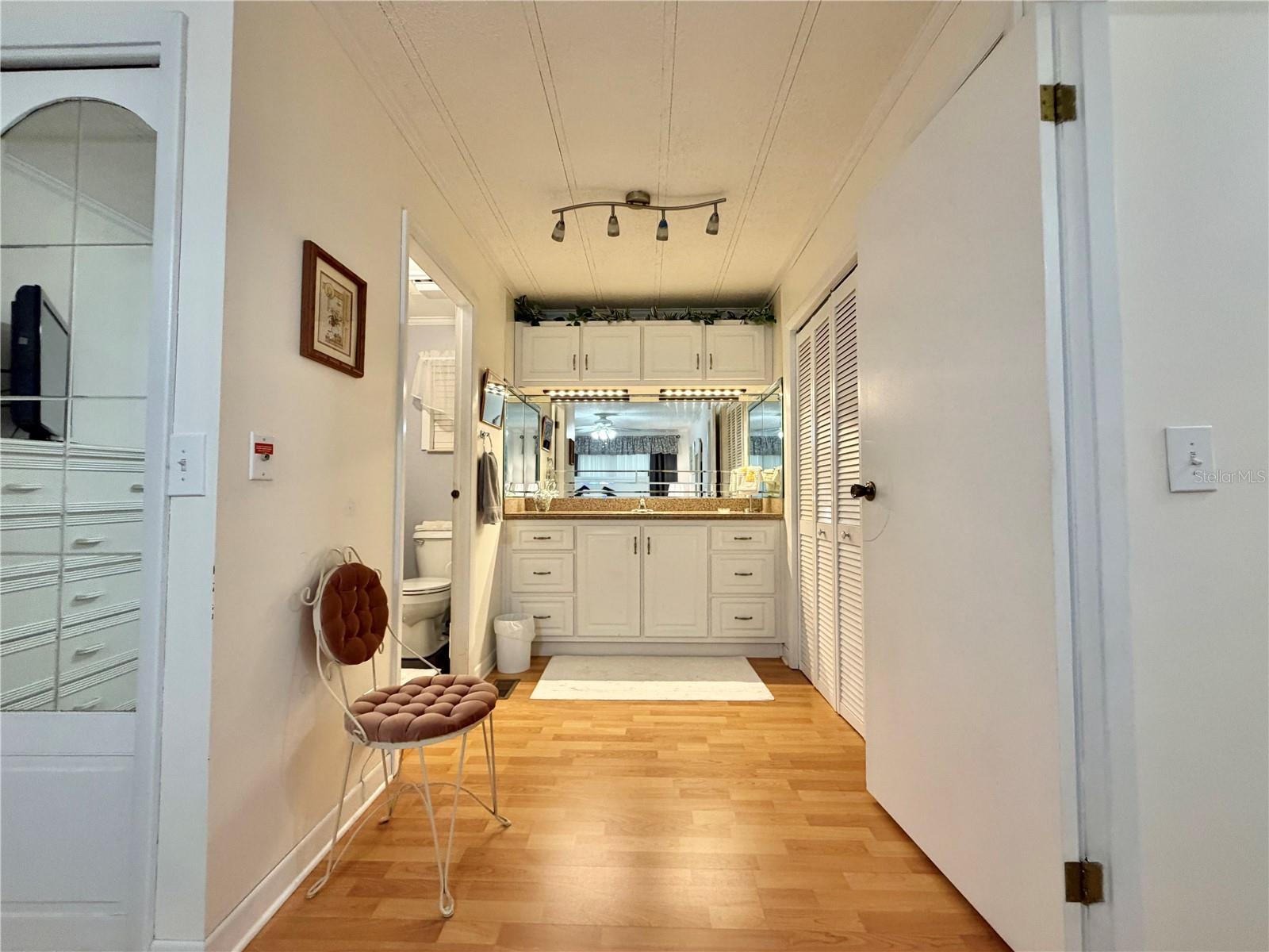 Image 39 of 74 For 209 Hawthorne Boulevard