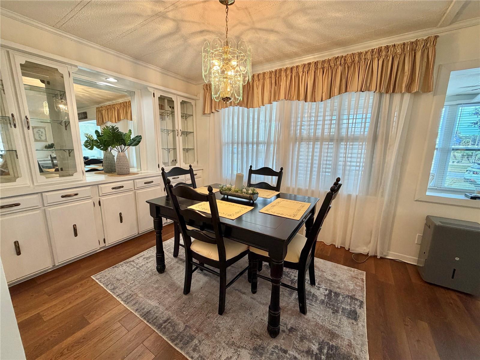 Image 4 of 74 For 209 Hawthorne Boulevard