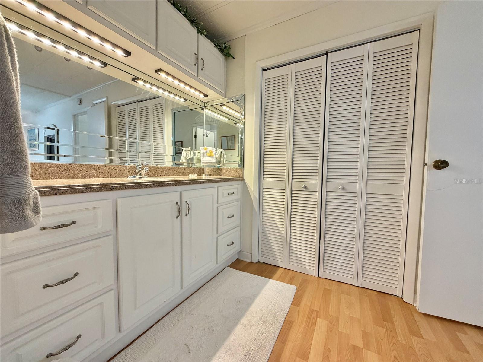 Image 41 of 74 For 209 Hawthorne Boulevard