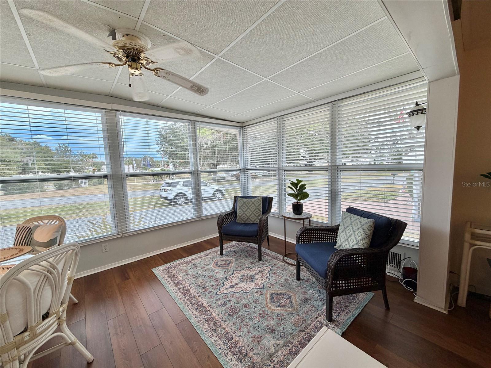 Image 8 of 74 For 209 Hawthorne Boulevard