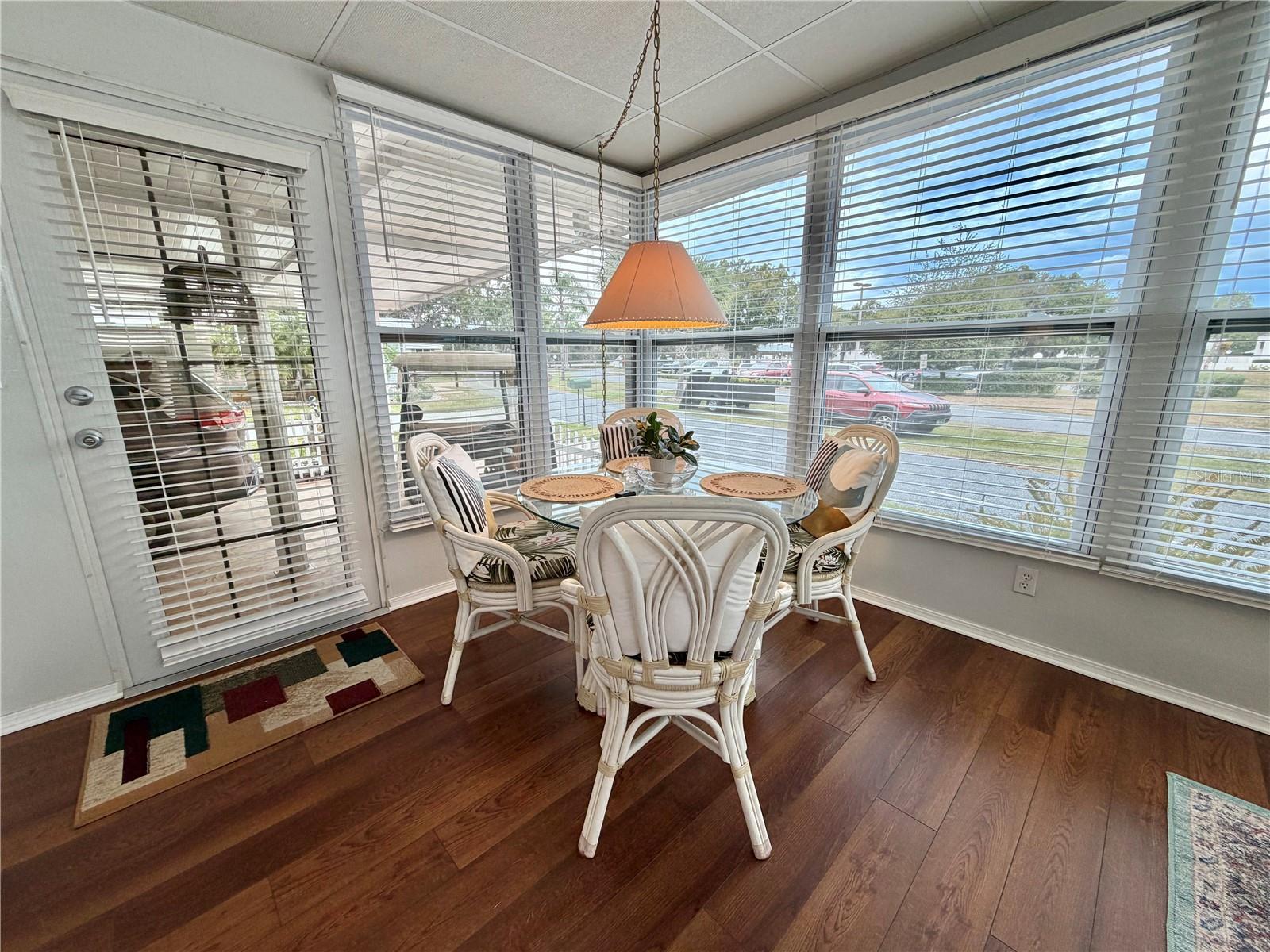 Image 9 of 74 For 209 Hawthorne Boulevard