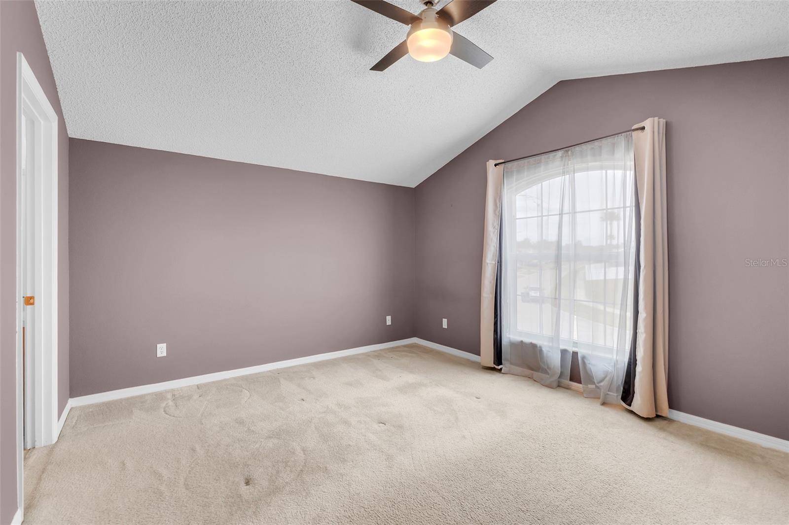 Image 24 of 47 For 458 Bloomingdale Drive